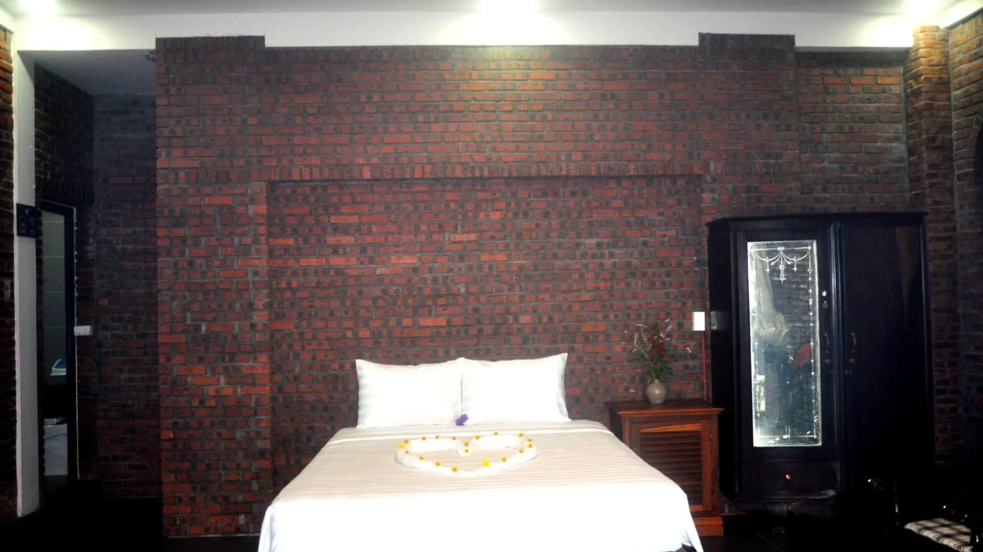 Autumn Bay Retreat Hoi An contacts