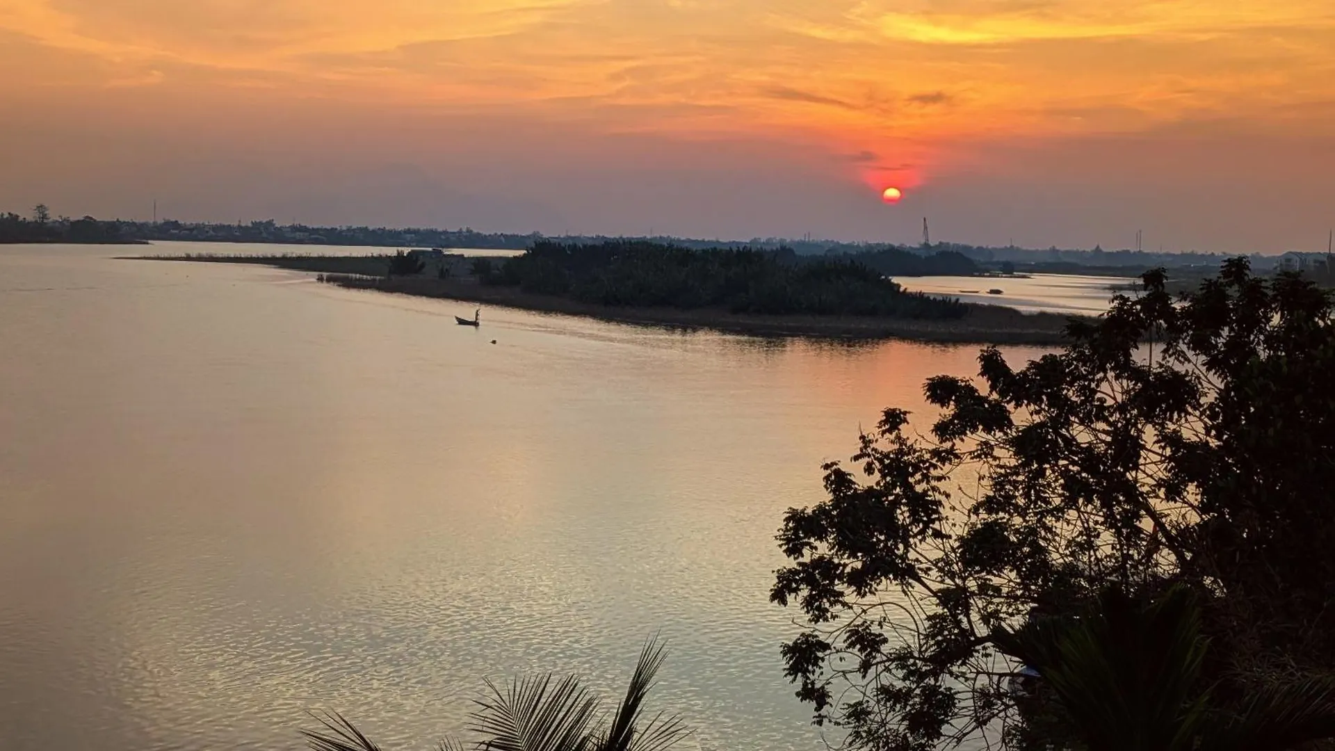 Autumn Bay Retreat Hoi An Hotel