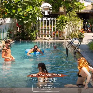 Hoianese Lip Lip Pool Hoi An